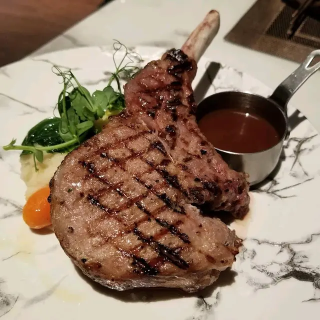 香煎西班牙伊比利亞黑毛豬鞍