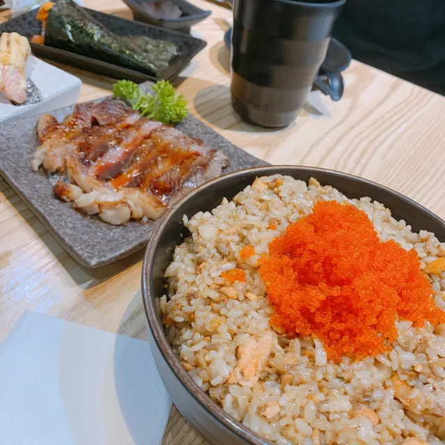 蒜香三文魚帶子炒飯