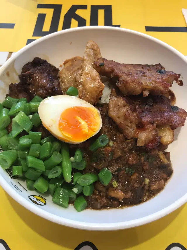 識撈(回魂黑醋豬軟骨x魚肉腐皮卷x生煎土豆肉餅)原味肉燥飯