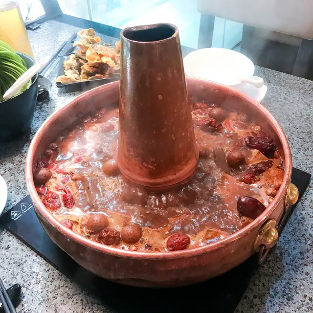 老鍋秘製麻辣鍋