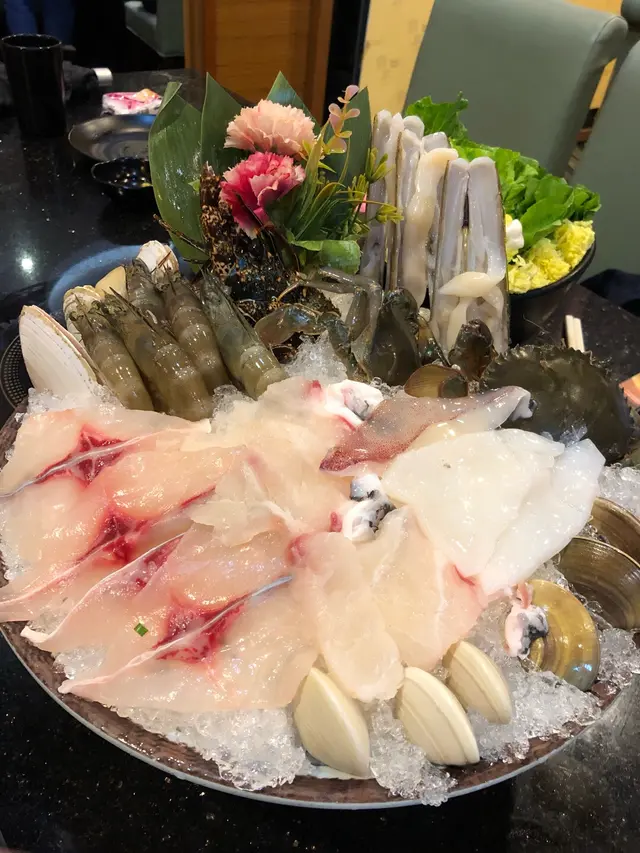 吸睛海鮮拼盤
