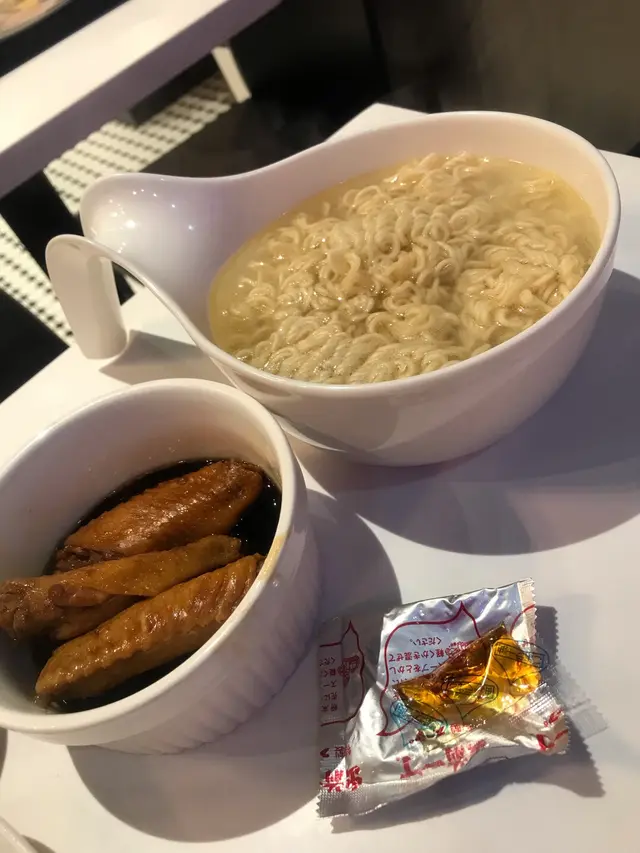 瑞士汁雞翼湯公仔麵