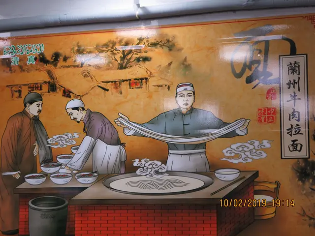 貼上了伊斯蘭教徒的拉麵製作的情況仿古圖片,把伊斯蘭飲食文化傳神地表達出來。