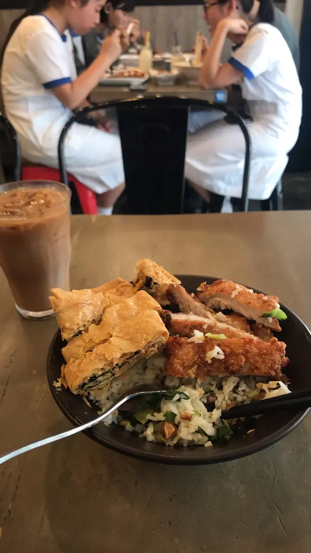 紫菜腐皮卷排骨菜飯