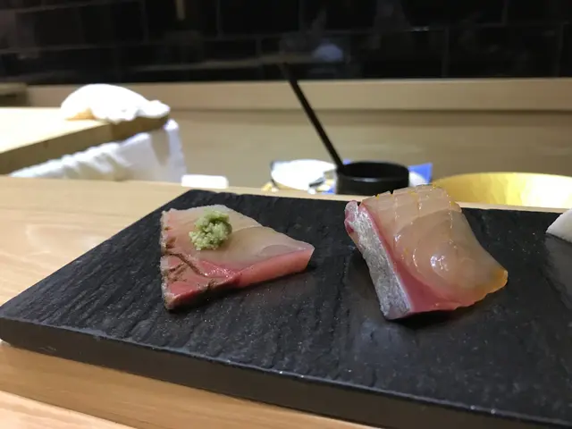 平政(左)   野生油廿魚(右)