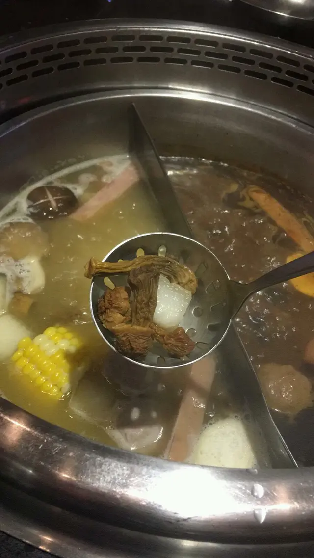 姬松茸冬瓜湯底+血池麻辣湯底