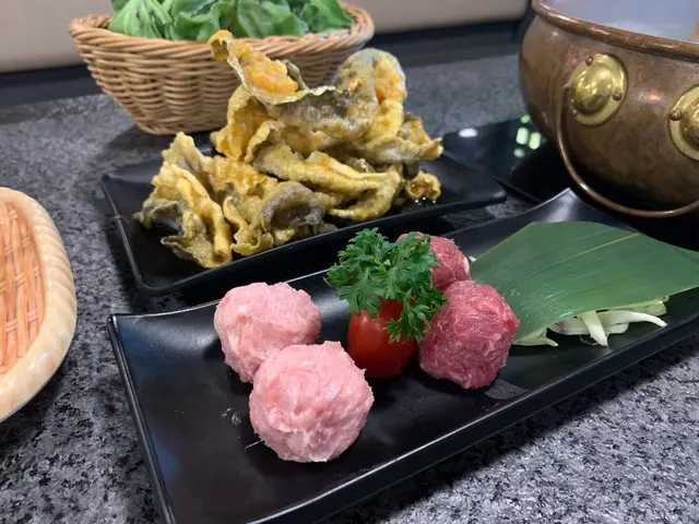 黃金炸魚皮/ 黃金咸蛋豬肉丸/ 芝士牛肉丸