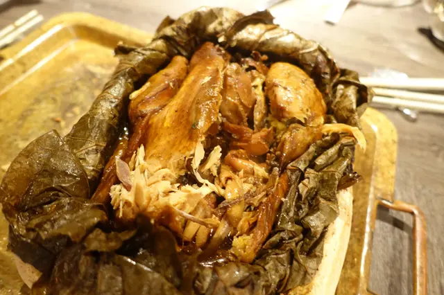 內裡加入鮑魚及冬菇,即時升值及富貴起來!