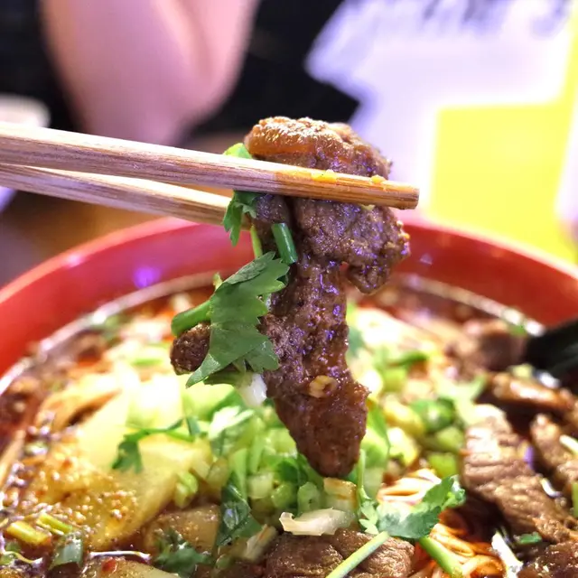 招牌牛肉麵+萵筍