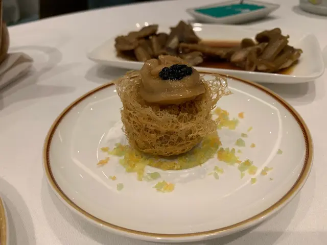 黑魚子鮑魚芋盒