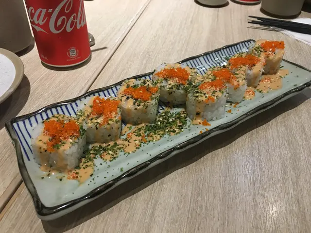 辣味三文魚卷 8件