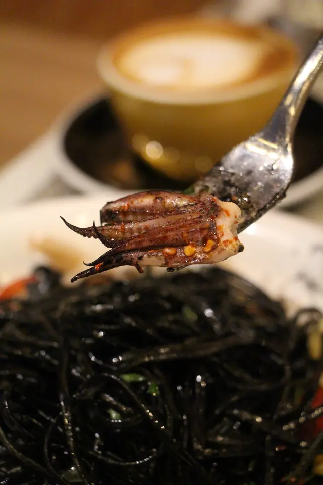 墨魚汁魷魚扁意粉