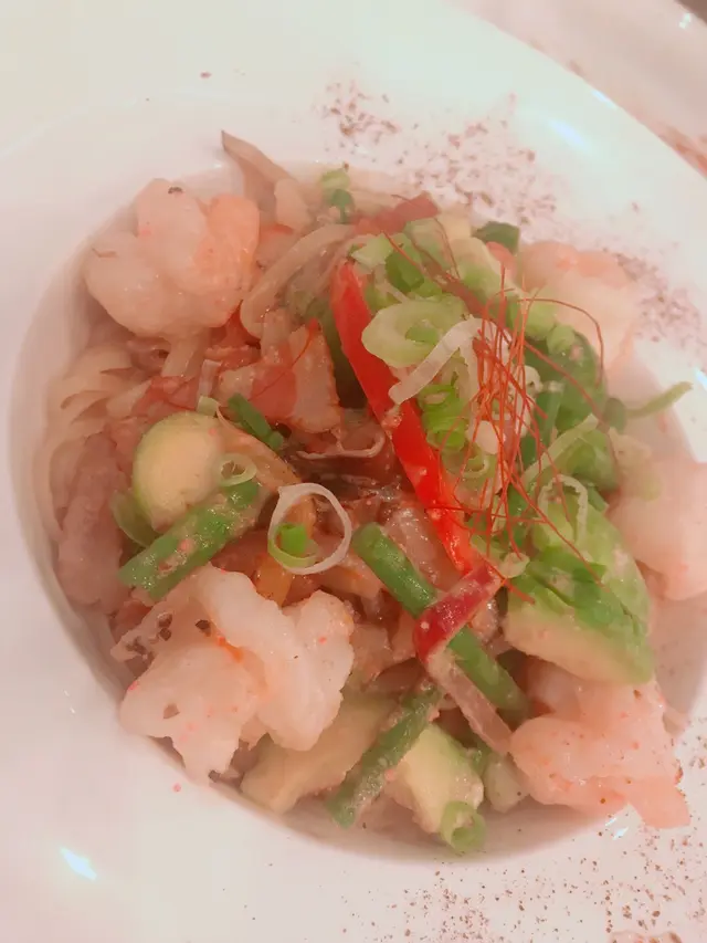 意粉軟硬度適中，每條都被明太子忌廉汁包住，而且無諗過一個簡單嘅意粉廚師都好用心去做，除左餐牌寫嘅材料仲加左雜菜👍🏼👍🏼平時出街食飯就係最怕食得少菜  