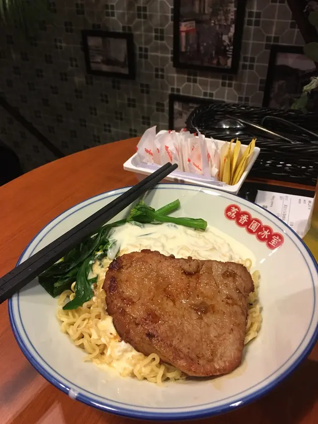 個芝士汁真係出曬事，得酸忌廉味，完全唔芝士！