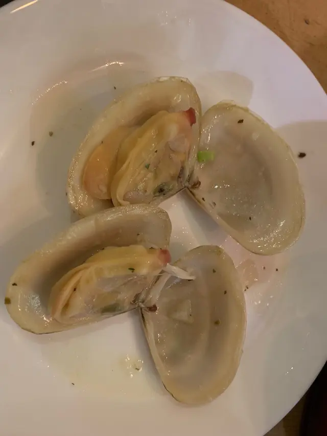 清酒蒜蓉煮活蜆湯