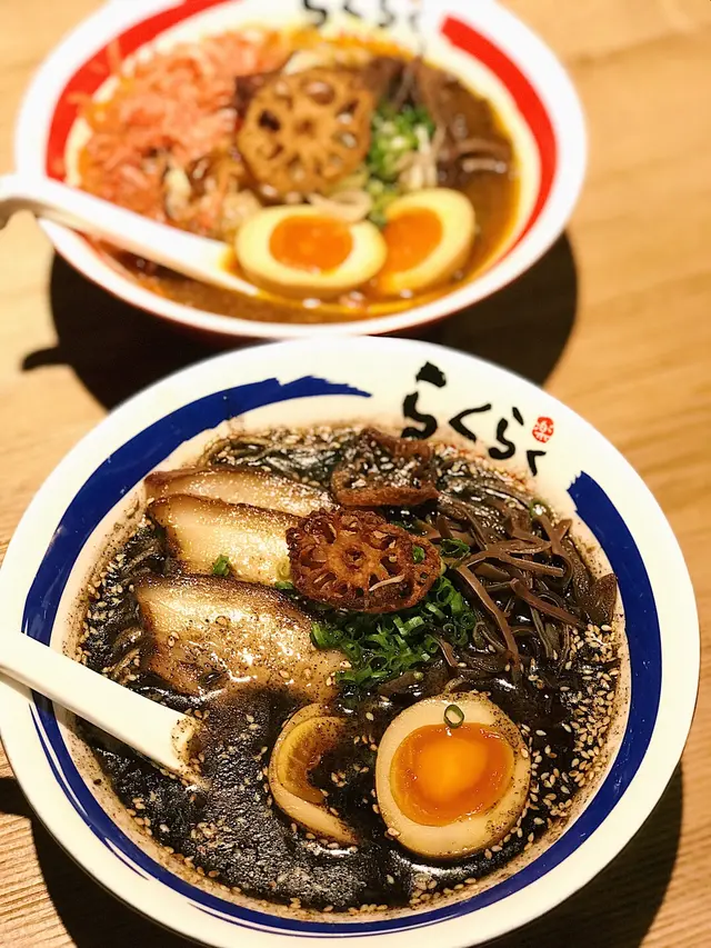 黑麻油豚骨拉麵