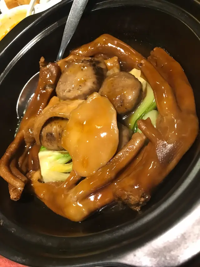 鮑螺片花菇鵝掌煲