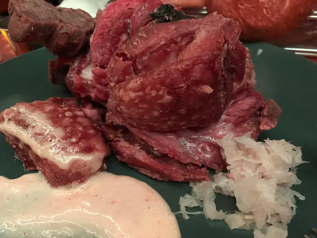 脆炸德國鹹豬手配蜜糖芥末醬