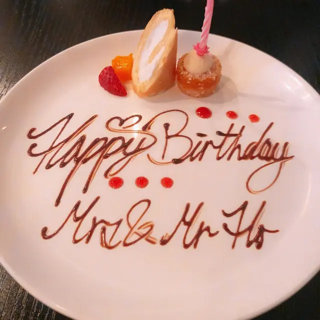 預早叫餐廳幫我預備一個甜品後再寫字,但最後說好了的甜品呢?