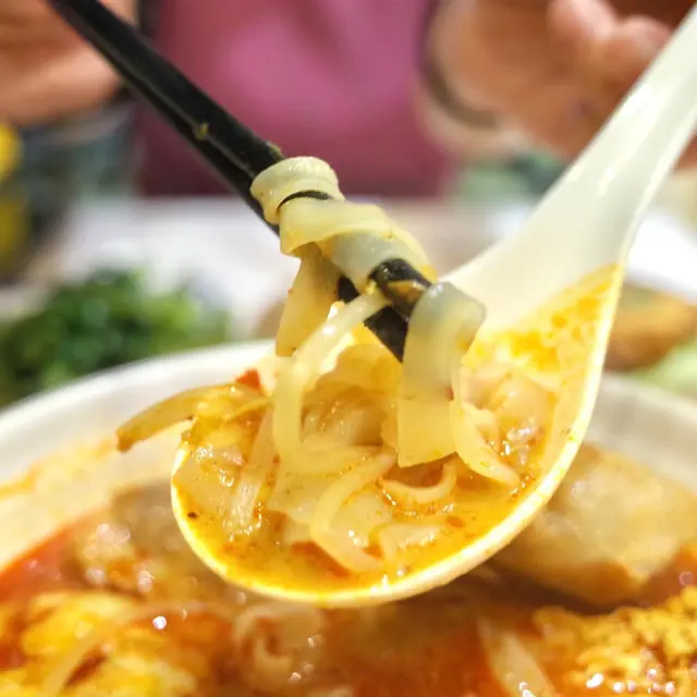 咖哩叻沙蝦肉肉骨河粉