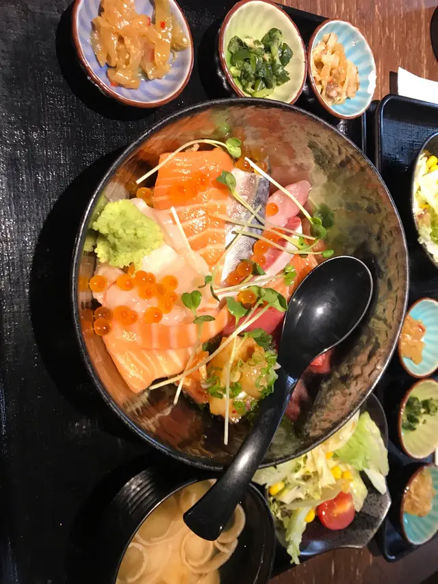 什錦海鮮丼定食