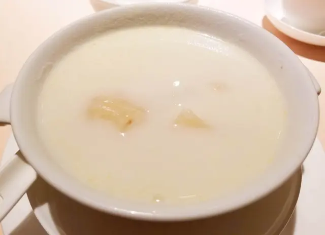 杏汁花膠燉蹄筋