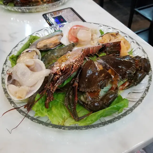 當季奄仔蟹，澳洲龍蝦，美味鮑魚，北海道元貝，北寄貝，象拔仔，海蝦，澳洲青口