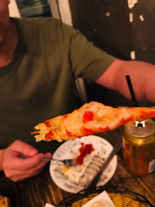 辣味剁椒燒8吋虎蝦。兩隻