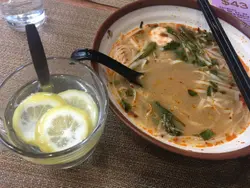 冬蔭公海鮮金邊粉