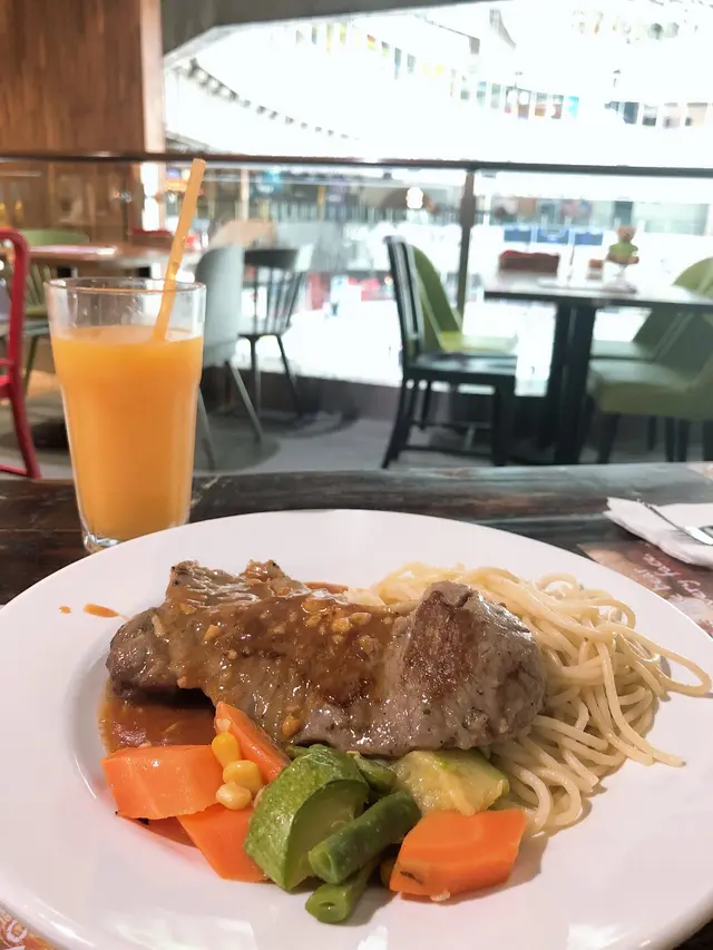 午餐A: 蒜蓉西冷牛扒 