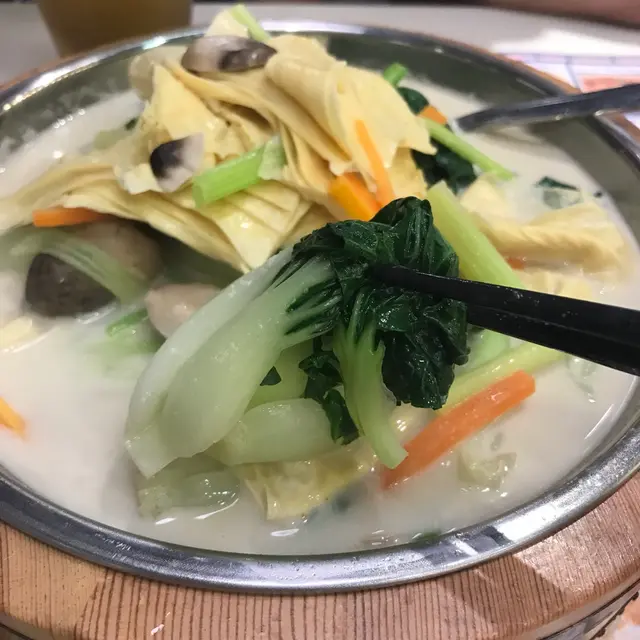 地寶魚湯鮮腐竹浸時蔬