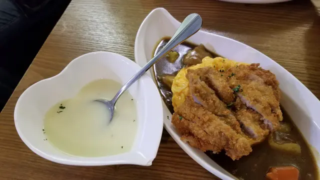 日式咖哩吉列豬扒蛋包飯