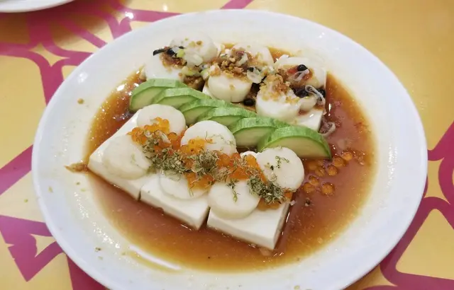 三文魚仔拼豉汁蒸元貝豆腐