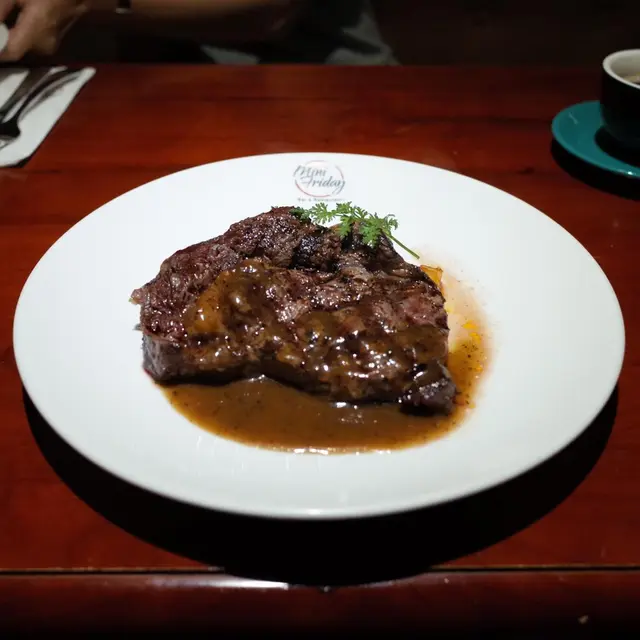 燒澳洲牛肉眼扒配黑松露燒汁