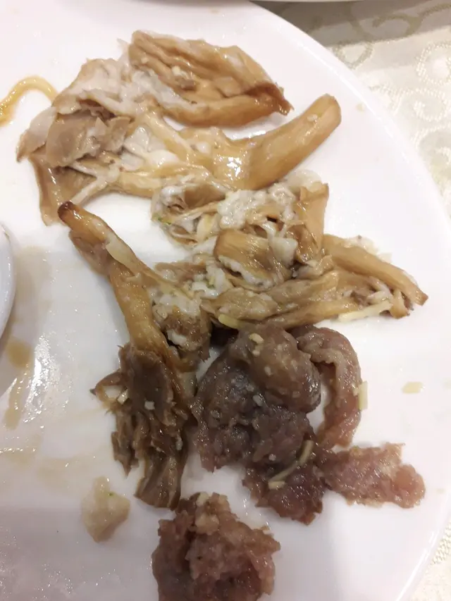 麵脆菜心靚 油膩
牛肉嚡有筋 炸菇皮乾韌