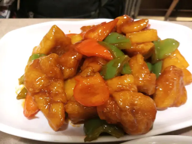 味道稍為酸，咕嚕肉質感尚可