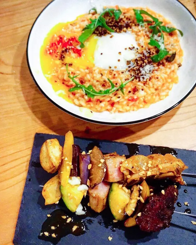 串燒。吃燉飯配串燒