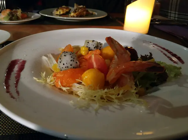 a la carte organic vegetables,fruits & prawn salad