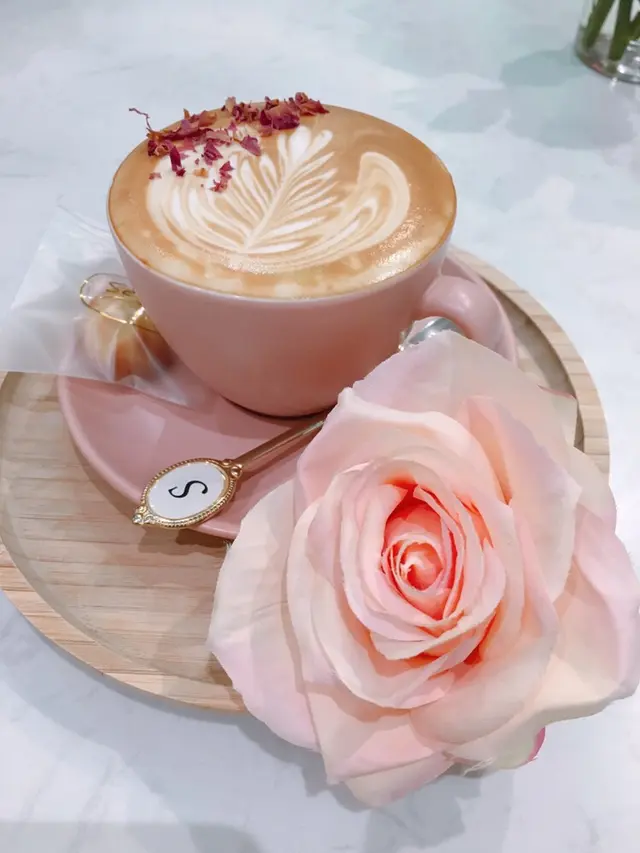 玫瑰牛奶咖啡