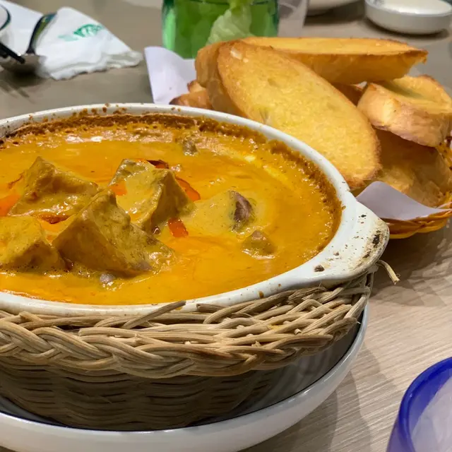 咖哩牛腩配法包