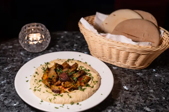 Hummus with Lamb & Pita Bread