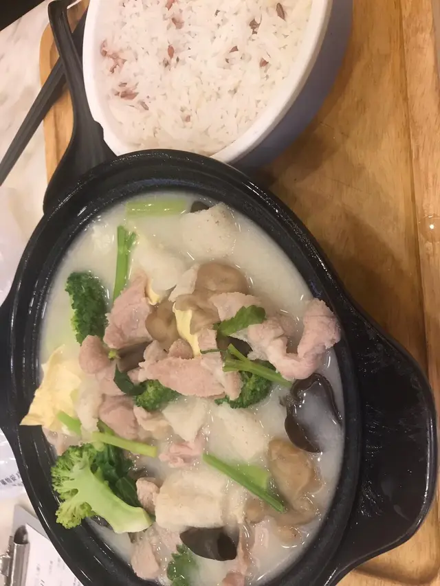 竹笙花膠豬肉片湯飯
