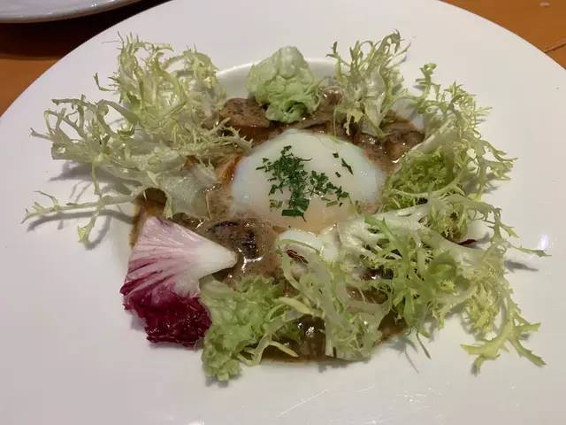 原價為$78,
不過而家加配,只需$48,
都幾抵呀!
食法係可以刺穿溫泉蛋,
然後伴其他沙律菜和雜菌一起吃,
味道層次感更香滑更豐富~☺️
