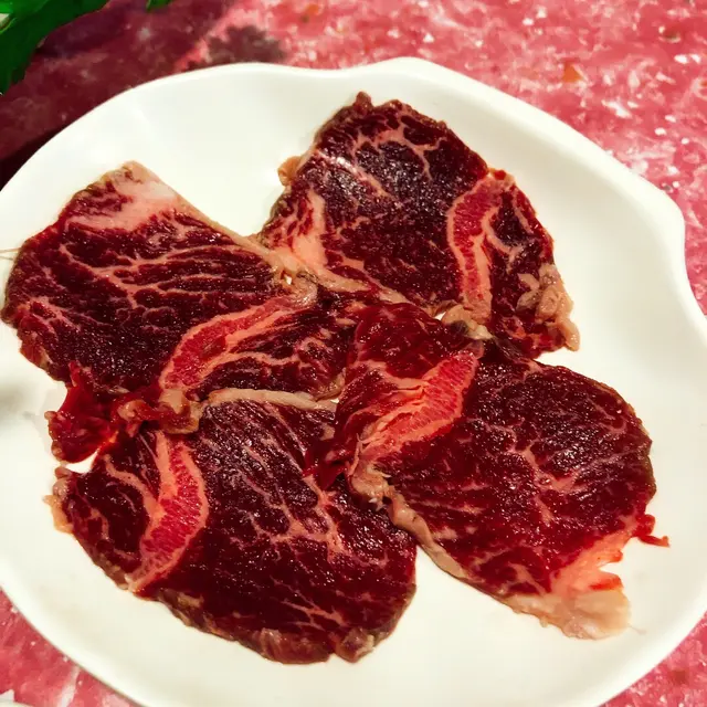 5片，無得覆卓，重點，肉質比急凍肥牛重差。