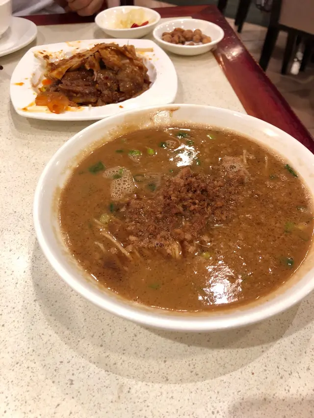 味道差不多，但麵身唔彈牙，味道冇乜特別