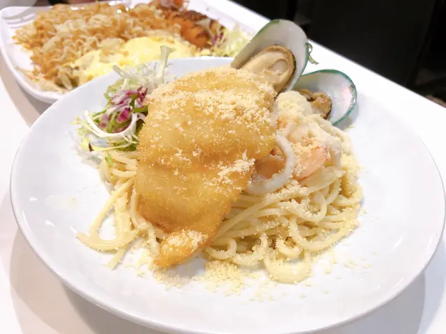 牛肝菌汁海鮮炒意粉