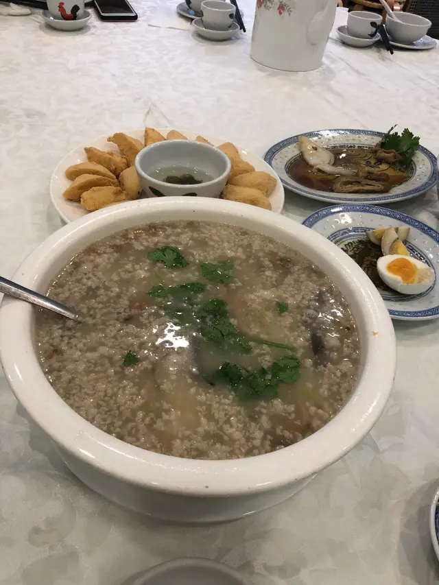 方魚肉碎砂鍋粥