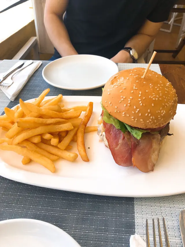 都好juicy  (˶‾᷄ ⁻̫ ‾᷅˵)  薯條新鮮炸