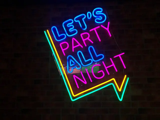 Let's party all night燈牌
