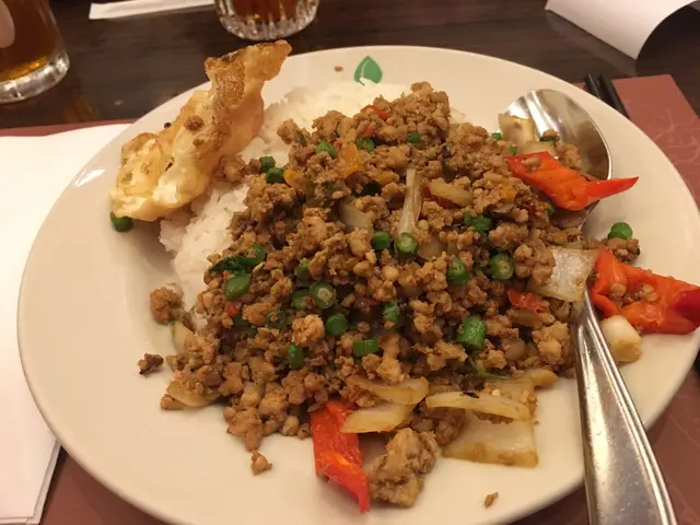 香草辣椒肉碎飯配煎蛋